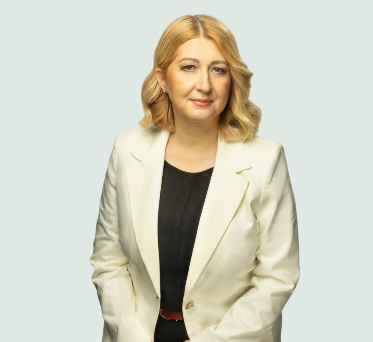 Portret w białej marynarce